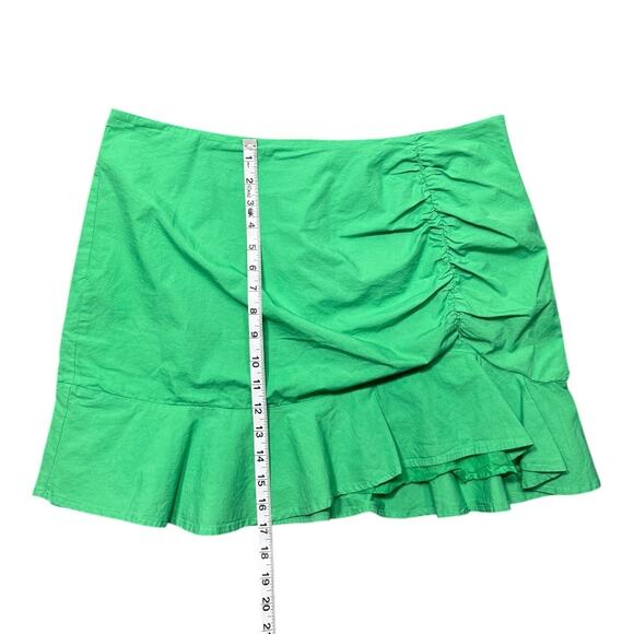 Showpo Green Two-Piece Skirt Set - Size 12 - Picture 4 of 9